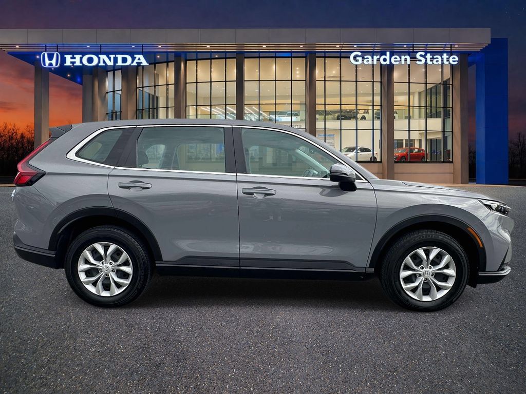 Used 2023 Honda CR-V LX image 5