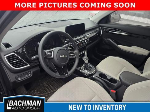 Used 2023 Kia Seltos EX image 7