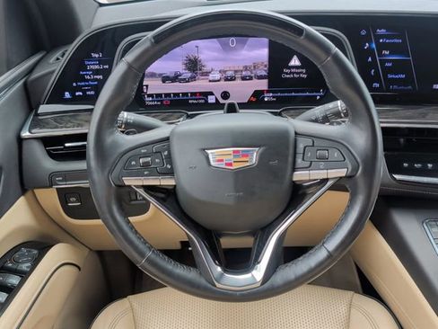Used 2024 Cadillac Escalade Premium Luxury image 21