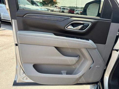 Used 2023 GMC Yukon XL SLT w/ SLT Premium Package AWD/4WD image 10