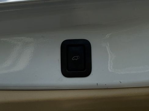 Used 2019 Toyota Highlander XLE FWD image 12