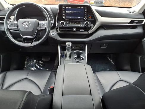 Used 2021 Toyota Highlander XLE image 13