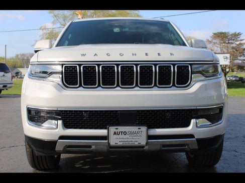 Used 2022 Jeep Wagoneer Series III w/ Premium Group I image 2