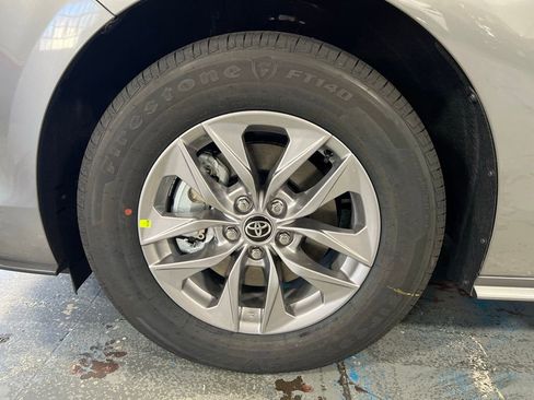 New 2026 Toyota Sienna XLE FWD image 6