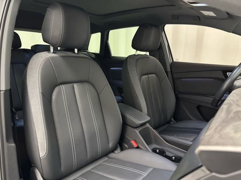 Used 2023 Audi Q4 e-tron Premium w/ Convenience Package image 19