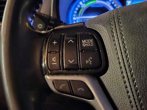 Used 2019 Toyota Highlander XLE image 12