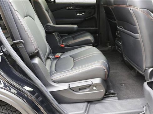 Used 2025 Honda Pilot TrailSport image 27
