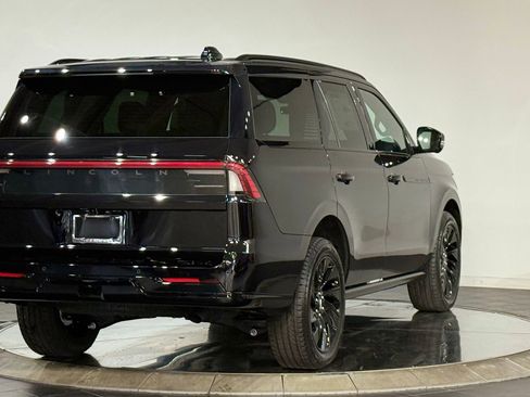 New 2026 Lincoln Navigator Reserve w/ Jet Appearance Package AWD/4WD image 8