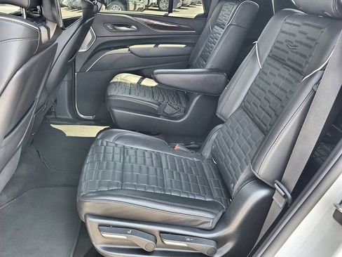 Certified 2022 Cadillac Escalade Sport Platinum w/ Heavy-Duty Trailer Package AWD/4WD image 25