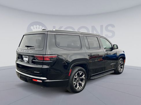 Used 2024 Jeep Wagoneer Series III AWD/4WD image 11