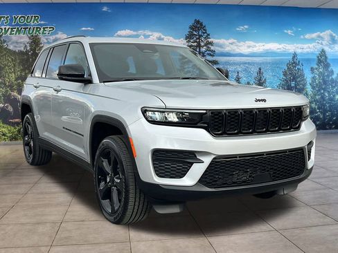 New 2025 Jeep Grand Cherokee Altitude image 3