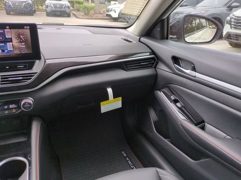 New 2025 Nissan Altima 2.5 SR w/ SR Premium Package FWD image 18