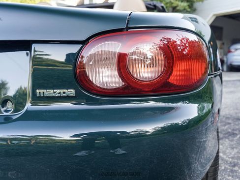 Used 2001 MAZDA MX-5 Miata RWD image 50
