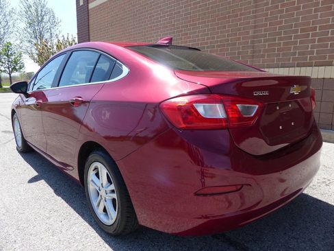Used 2017 Chevrolet Cruze LT w/ Convenience Package FWD image 8