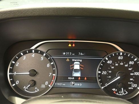 Used 2024 Nissan Frontier SV RWD image 11