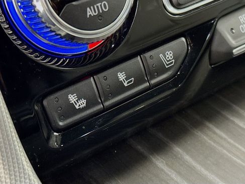 Used 2021 GMC Yukon Denali w/ Denali Premium Package image 19