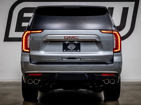 Used 2024 GMC Yukon Denali w/ Advanced Technology Package AWD/4WD image 10