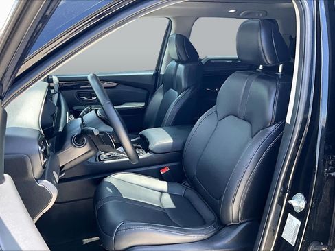 Used 2024 Honda Pilot Touring image 8