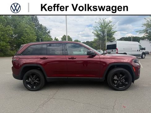 Used 2023 Jeep Grand Cherokee Altitude AWD/4WD image 6