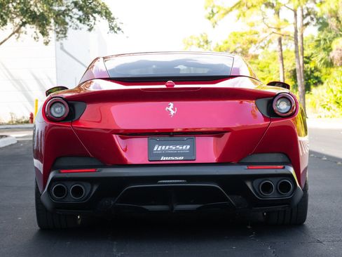 Used 2019 Ferrari Portofino RWD image 2
