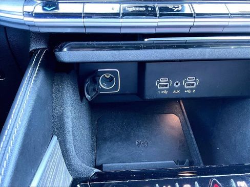 Used 2024 Jeep Wagoneer Series III AWD/4WD image 20