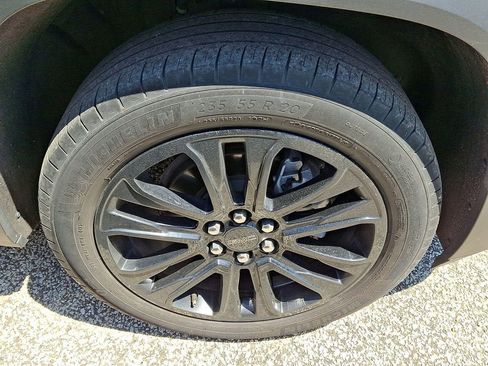 Certified 2023 GMC Acadia SLT w/ Elevation Edition AWD/4WD image 8