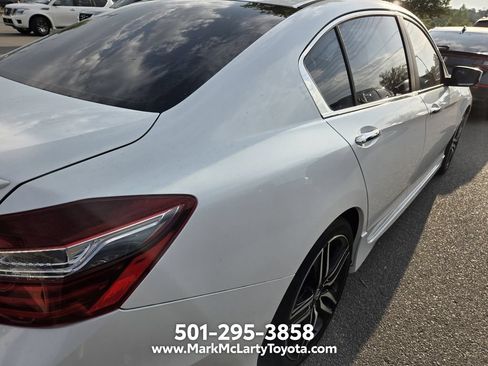 Used 2017 Honda Accord Sport image 9