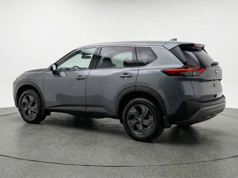 Used 2025 Nissan Rogue SV image 6