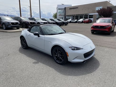 Used 2017 MAZDA MX-5 Miata Club image 2