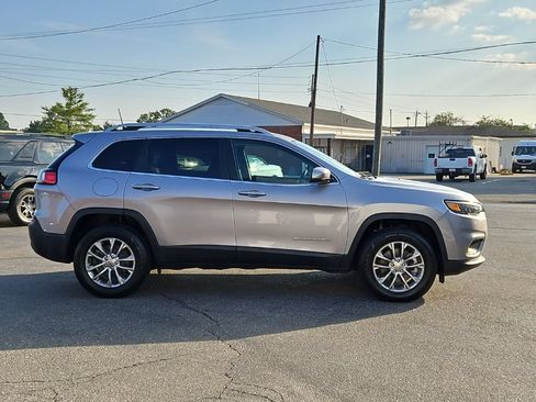 Used 2021 Jeep Cherokee Latitude Plus AWD/4WD image 8