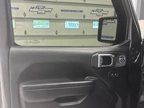 Used 2023 Jeep Gladiator Mojave w/ Cold Weather Group AWD/4WD image 19