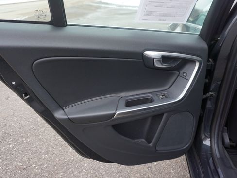 Used 2015 Volvo S60 T5 Premier image 32