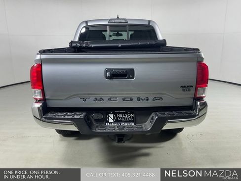 Used 2017 Toyota Tacoma SR5 w/ Tow Package RWD image 7