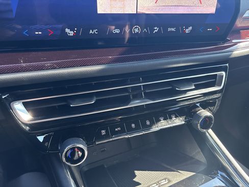 Used 2024 Chevrolet Traverse Z71 image 21