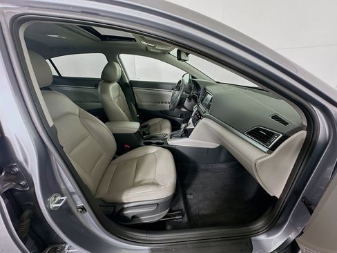 Used 2017 Hyundai Elantra Limited w/ Limited Tech Package 04 image 30