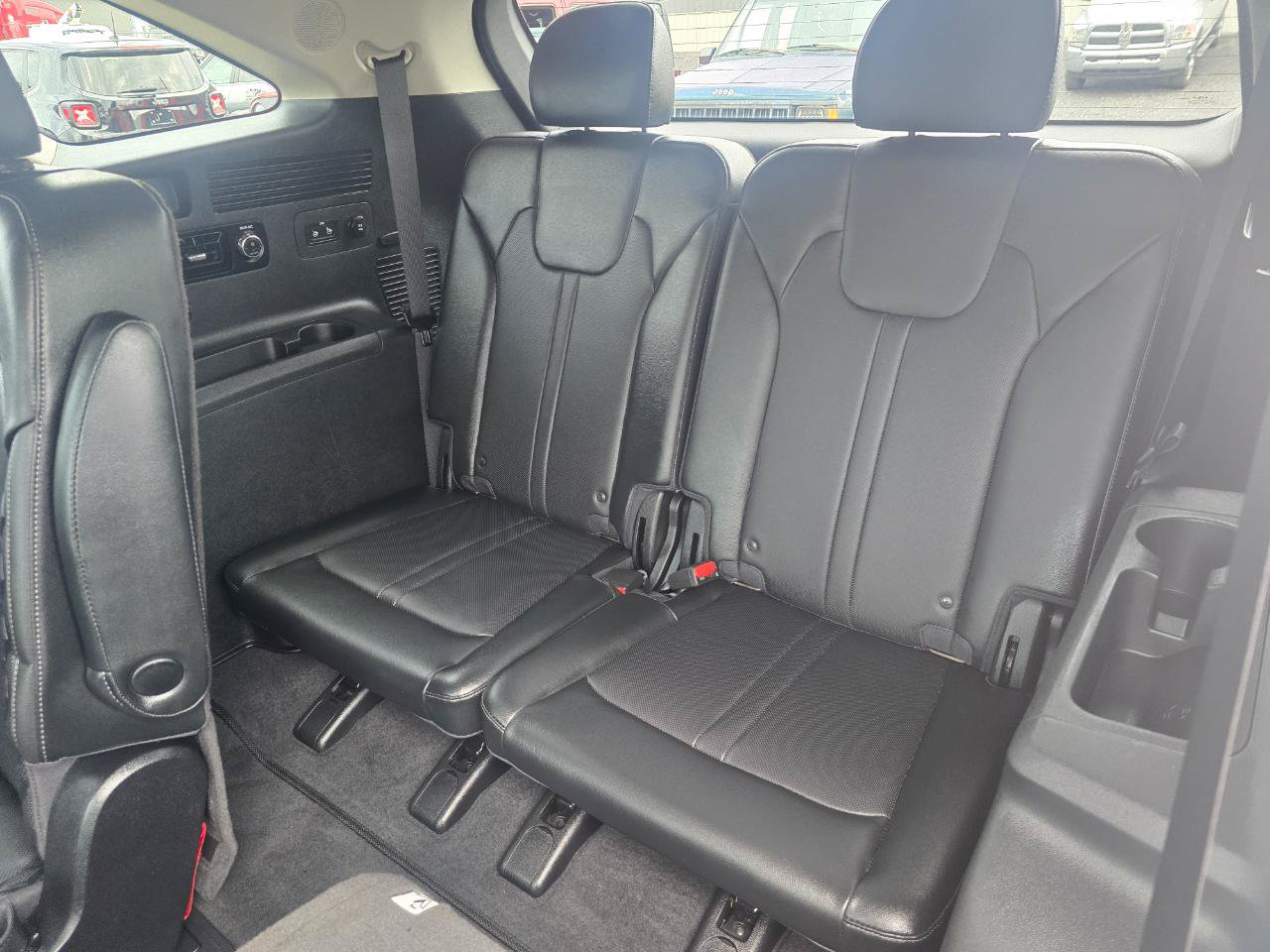 Used 2023 Kia Sorento AWD image 16