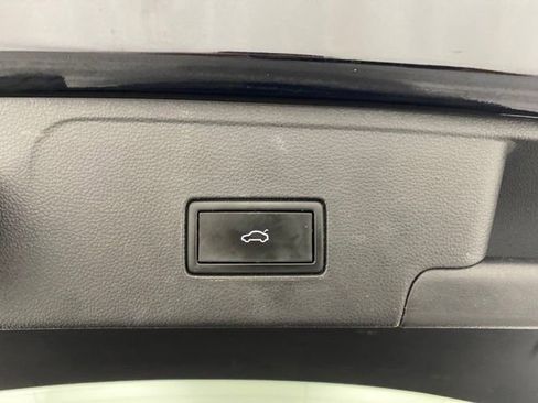 Used 2021 Volkswagen Atlas Cross Sport SEL image 38