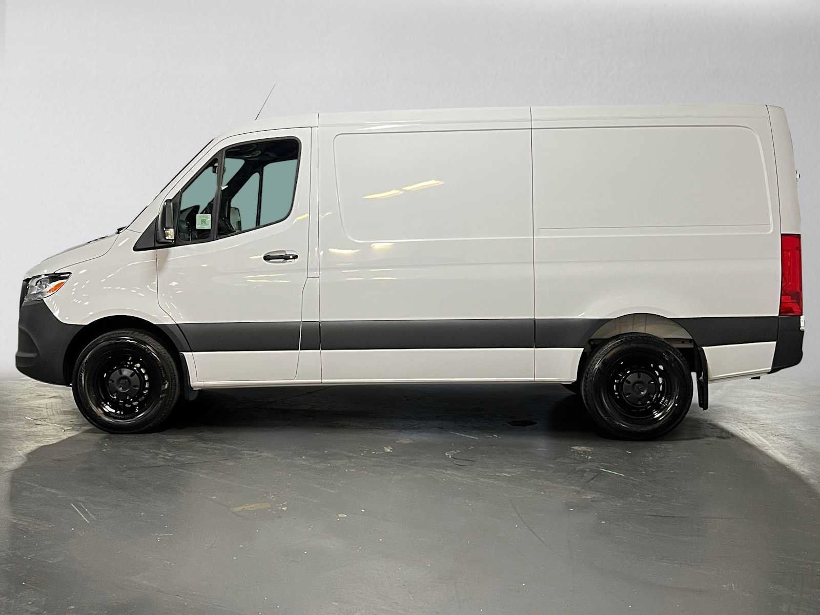 Used 2025 Mercedes-Benz Sprinter 2500 image 7