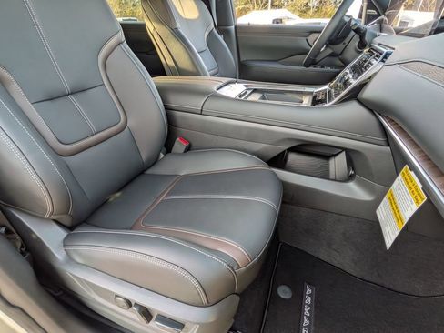 New 2026 Nissan Armada SL w/ Captain's Chari Seat Package image 32