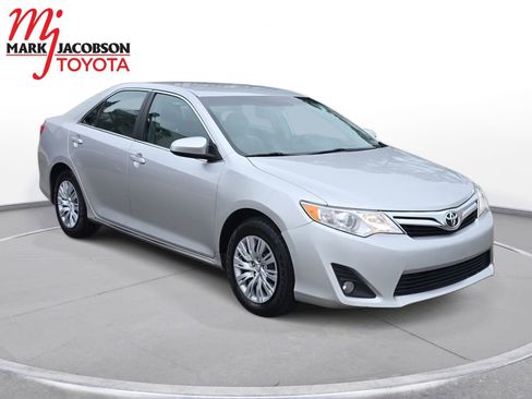 Used 2012 Toyota Camry LE image 4