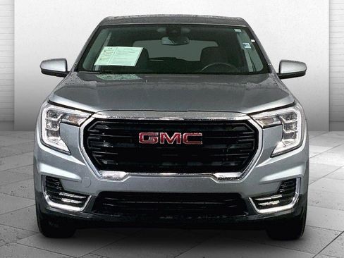 Used 2024 GMC Terrain SLE FWD image 2