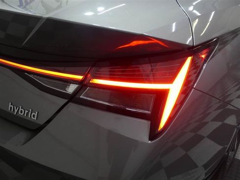 Used 2022 Hyundai Elantra Limited FWD image 16