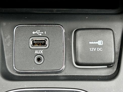 Used 2020 Jeep Cherokee Latitude Plus w/ Cold Weather Group image 30