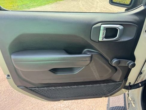 Certified 2022 Jeep Wrangler Sport AWD/4WD image 16