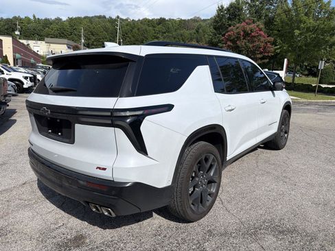 Used 2026 Chevrolet Traverse RS w/ LPO, Floor Liner Package FWD image 5