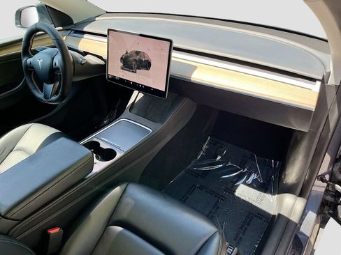 Used 2023 Tesla Model Y Performance AWD/4WD image 30