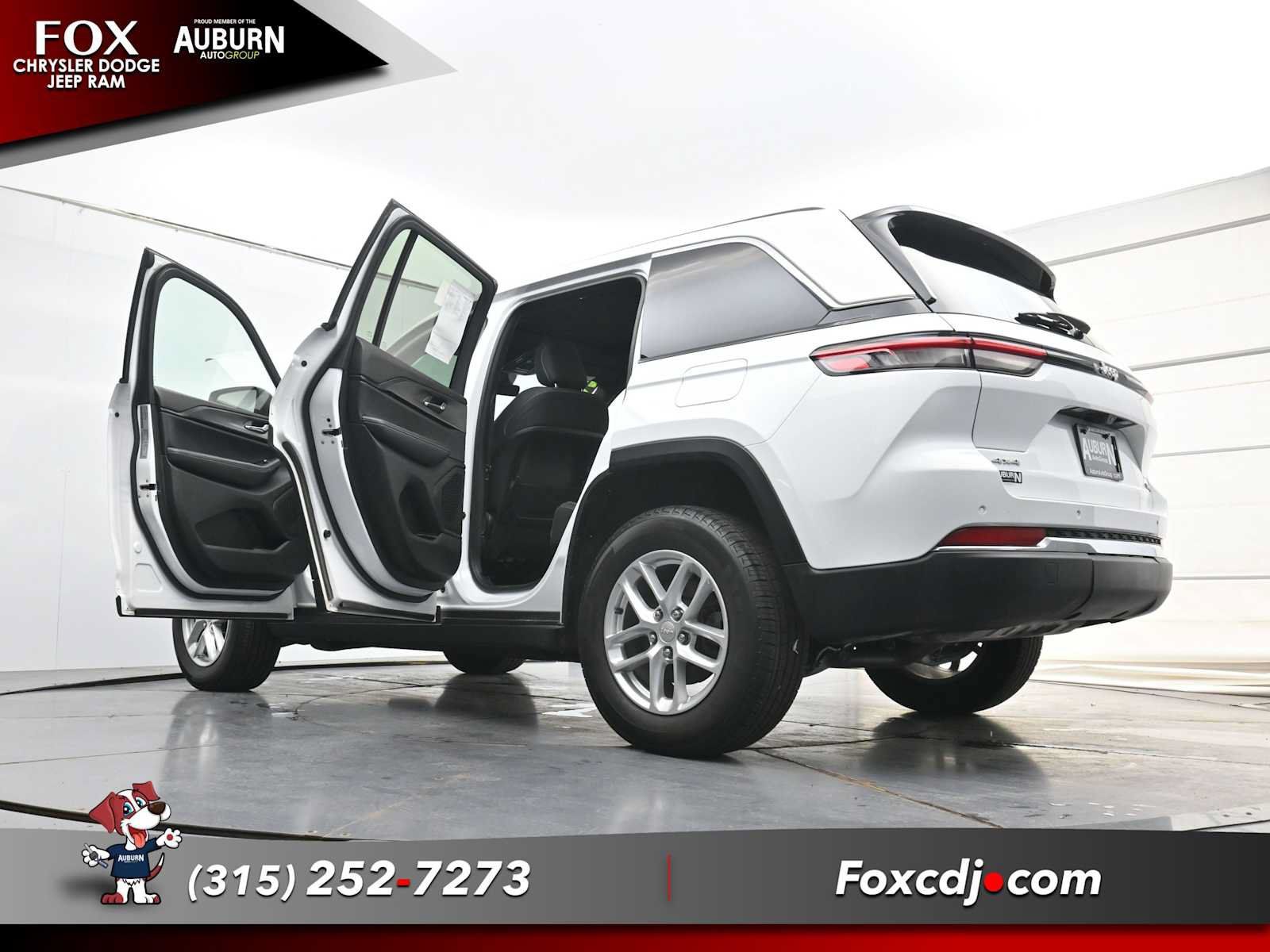 Used 2025 Jeep Grand Cherokee Laredo X w/ Luxury Tech Group I AWD/4WD image 40
