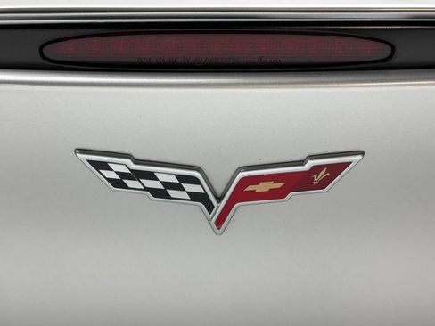 Used 2005 Chevrolet Corvette Coupe w/ Preferred Equipment Group RWD image 9