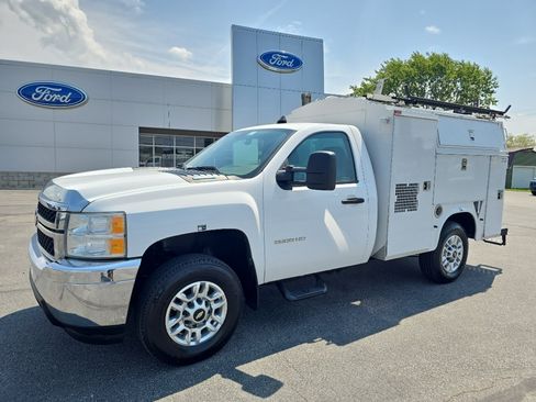 Used 2014 Chevrolet Silverado 3500 W/T RWD image 2