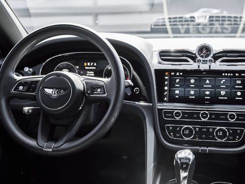 Used 2022 Bentley Bentayga AWD/4WD image 51